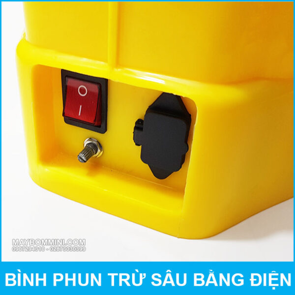 Cong sac va nut tat mo binh bom dien deo vai QM