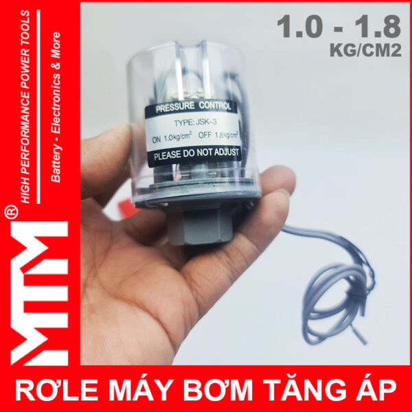 Role may bom nuoc ap luc tu dong 1 18kg tren tay