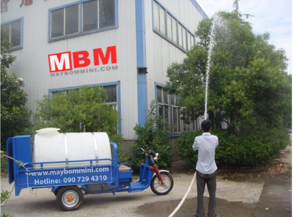 may bom tuoi cay 12v